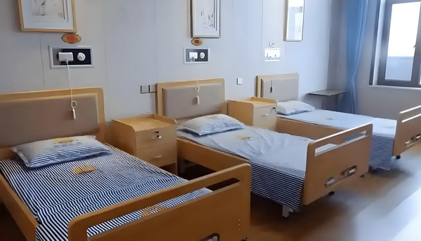 办理深圳入户中介_冯骥荐电影南京照相馆：没有抒情只有血的事实 冯骥荐电影了刘某张某认识